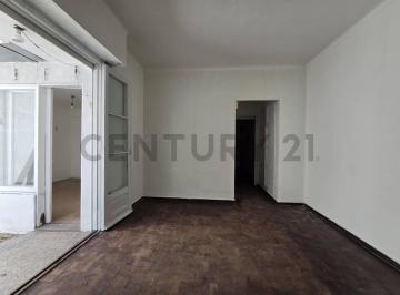 Departamento · 54m² · 2 Ambientes · Venta Departamento 2 Ambientes con Patio en Flores