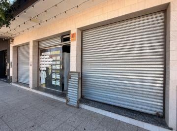 Local comercial · 101m² · Local por Calle Cerrito a m de Av Fortunato de La Plaza