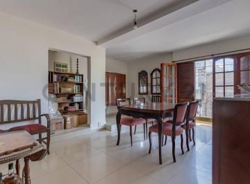 Casa · 200m² · 8 Ambientes · 1 Cochera · Venta Casa de 4 Dorm. con Cochera, Patio y Terraza | Zona Sur, Rosario