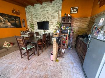 Departamento · 120m² · 6 Ambientes · Departamento Distribuido Para Tres Familias en Wilde