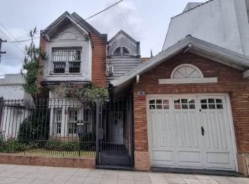 Casa · 236m² · 5 Ambientes · 2 Cocheras · Casa en Lanús Oeste
