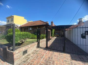 Casa · 130m² · 4 Ambientes · 2 Cocheras · Hermosa Casa en Pilar Centro