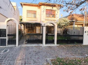 PH · 268m² · 5 Ambientes · 1 Cochera · Hermosa Casa de 5 Ambientes en Dos Plantas con Cochera - ¡Apto Credito!