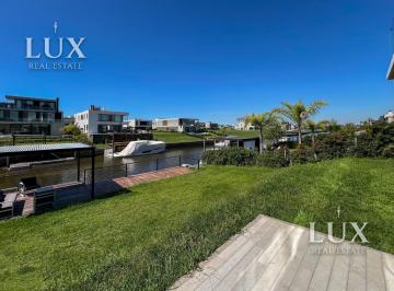Casa · 430m² · 5 Ambientes · 6 Cocheras · Casa en Venta con 4 Habitaciones en El Yacht, Nordelta