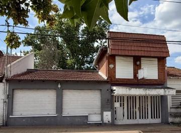 Casa · 200m² · 4 Ambientes · 1 Cochera · Casa en Venta con Local en Tandil Provincia de Buenos Aires