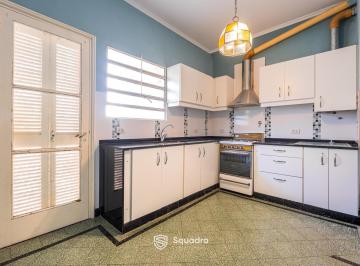 Casa · 195m² · 6 Ambientes · Venta - PH con Doble Ingreso de 3 Dorm. con Cochera y Balcón. Arroyito, Rosario.
