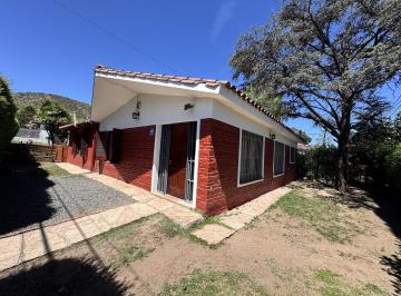 Casa · 197m² · 9 Ambientes · 2 Cocheras · Excelente Casa en Venta de 4 Dorm. y Una Gran Vista a Las Sierras en Carlos Paz