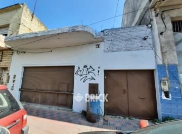 Casa · 346m² · 3 Ambientes · Casa con Gran Galpon con Parabolico en Lote de 8.66x40 m en de La Serna Al 1800