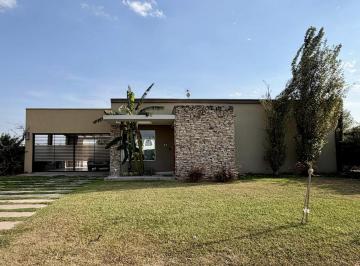 Casa · 296m² · 4 Ambientes · 2 Cocheras · Casa de Categoría en Village del Brigadier