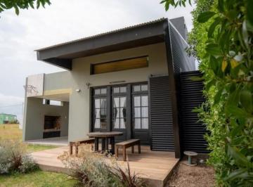 Casa · 61m² · 2 Ambientes · 1 Cochera · Casa en Venta en El Marquesado. Frente Al Mar