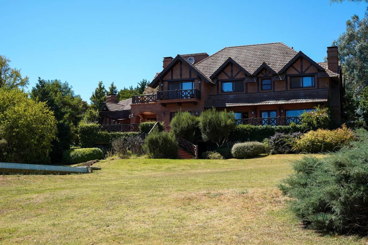Casa 7 amb, 3985m² con pileta y 4 cocheras — Country Sierras de Tandil