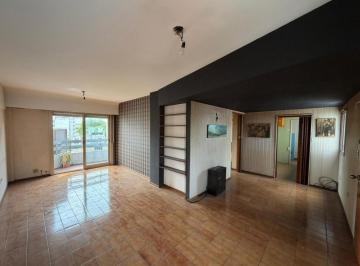 Departamento · 65m² · 3 Ambientes · 1 Cochera · Excelente Departamento Semipiso de 3 Ambientes con Cochera Cubierta - Centro San Martin