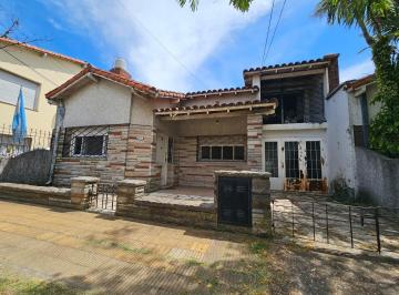 Casa · 178m² · 4 Ambientes · 1 Cochera · Casa en Venta en Castelar Norte
