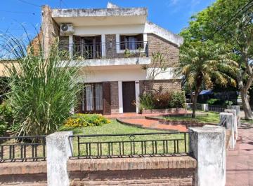 Casa de 5 ambientes, Rosario · Casa 3 Dorm Cochera Jardin y Piscina en La Florida