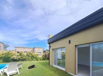 Casa · 162m² · 4 Ambientes · 3 Cocheras · Casa en Venta en San Ramon con Pileta