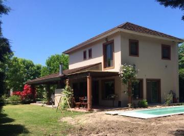 Casa · 210m² · 5 Ambientes · 2 Cocheras · Casa - El Recodo