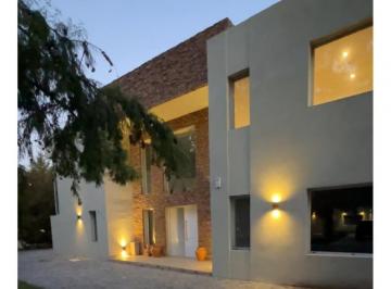 Casa · 330m² · 7 Ambientes · 1 Cochera · Casa en Sausalito