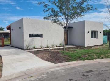 Casa · 130m² · 4 Ambientes · 1 Cochera · Casa en San Ramon