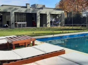 Casa · 179m² · 4 Ambientes · 4 Cocheras · Casa en Barrio Cerrado El Recodo con Pileta