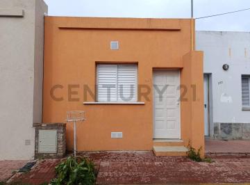 Casa · 40m² · 2 Ambientes · Se Vende PH de un Dormitorio con Todos Los Servicios
