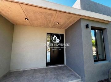 Casa de 4 ambientes, Pilar · Casa en Venta de 4 Ambientes y Escritorio. Barrio Santa Emilia. Pilar. Financiación.