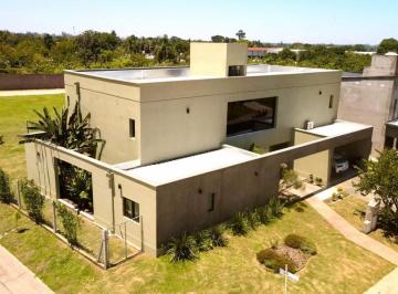 Casa · 265m² · 4 Ambientes · 1 Cochera · Country Viento Sur, Tucuman.