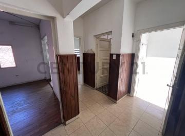 Casa · 100m² · 3 Ambientes · ¡Oportunidad Unica! Casa de 4 Ambientes con Quincho, Jardin y Pileta con Potencial en Tigre Centro