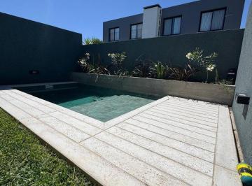 Casa · 180m² · 13 Ambientes · 2 Cocheras · Venta Duplex en La Luisita