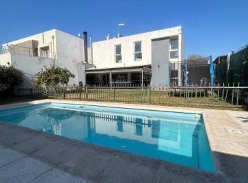 Casa · 196m² · 10 Ambientes · 2 Cocheras · Venta Casa en Valle Escondido