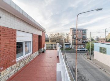 Casa · 155m² · 5 Ambientes · 2 Cocheras · Casa Para 2 Familias en Esquina | 5 Amb |lomas del Mirador