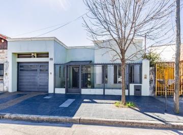 Casa · 120m² · 5 Ambientes · 3 Cocheras · Casa. Venta. 5 Ambientes. Quincho. Patio. Ramos Mejia