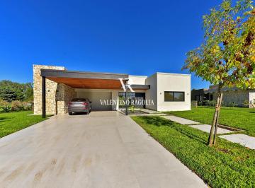 Casa · 241m² · 5 Ambientes · 2 Cocheras · Venta Casa 5 Ambientes en Terravista a Estrenar