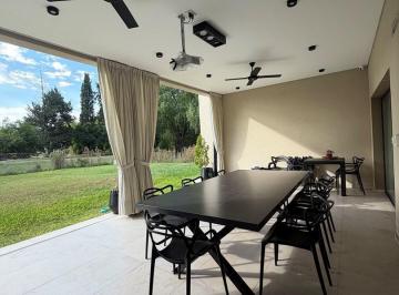 Casa · 240m² · 5 Ambientes · 4 Cocheras · Casa en Venta en Sausalito, Pilar, G. B. a. Zona Norte