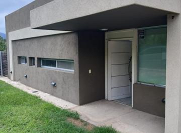 Casa · 98m² · 2 Dormitorios · 1 Cochera · Casa en Alquiler