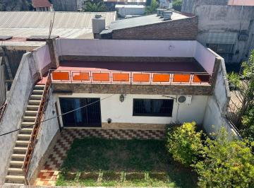 PH · 91m² · 4 Ambientes · 2 Cocheras · PH 4 Amb Al Frente en Primer Piso con Garaje