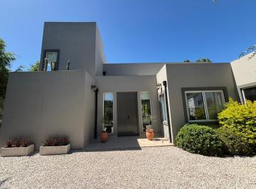 Casa · 650m² · 3 Dormitorios · Venta Casa 4 Ambientes en Rumencó