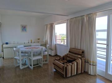 Departamento de 3 ambientes, Miramar · Departamento de Tres Ambientes con Cochera