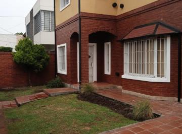Casa · 150m² · 5 Ambientes · 1 Cochera · Casa en Venta en Garín con Jardín y Parrilla
