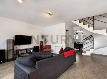 Casa · 87m² · 4 Ambientes · 1 Cochera · Venta de Duplex 5 Ambientes con Cochera y Quincho, Barrio Zacagnini, Mar del Plata.