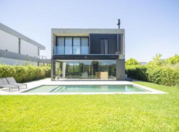 Casa · 269m² · 6 Ambientes · 4 Cocheras · Venta Casa 6 Ambientes. Amoblada y Equipada. Araucarias. Puertos del Lago