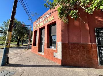 Local comercial · 730m² · 3 Cocheras · Local Comercial con Galpón en Venta Génova y Travesia