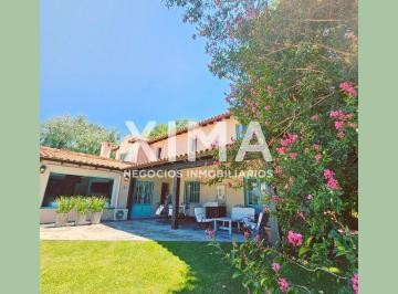 Casa · 360m² · 5 Dormitorios · 2 Cocheras · Casa Amoblada en Alquiler El Tipal