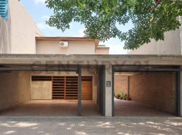 Casa · 430m² · 10 Ambientes · 5 Cocheras · 3 Entre 38 y 39. Casa en Venta de 4 Dorm. La Plata
