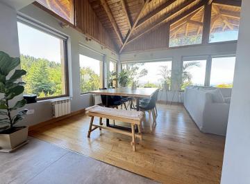 Casa · 233m² · 6 Ambientes · Amplia Propiedad en Barrio Cerrado, 3 Dorm. Vista Al Lago.