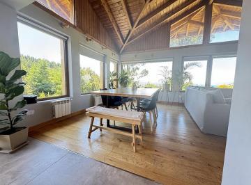 Casa · 233m² · 6 Ambientes · Amplia Propiedad en Barrio Cerrado, 3 Dorm. Vista Al Lago.