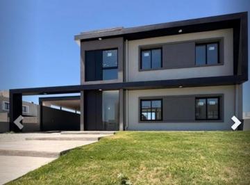 Casa · 154m² · 4 Ambientes · 2 Cocheras · Casa en Venta en Manantiales