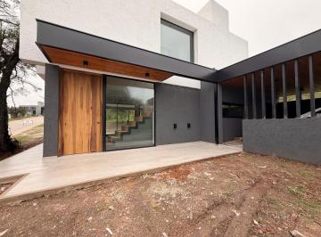 Casa · 200m² · 3 Dormitorios · 2 Cocheras · Casa en Venta Maitenes de La Deseada 3 Dorm. Apto Crèdito