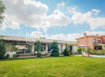 Casa · 249m² · 5 Ambientes · 3 Cocheras · Casa en Estancias del Pilar