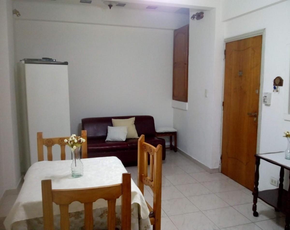 Departamento de 2 ambientes interno ubicado en pleno centro