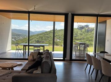 Casa · 300m² · 7 Ambientes · 1 Cochera · La Deseada Casa en Venta Suite en Planta Baja con Vista